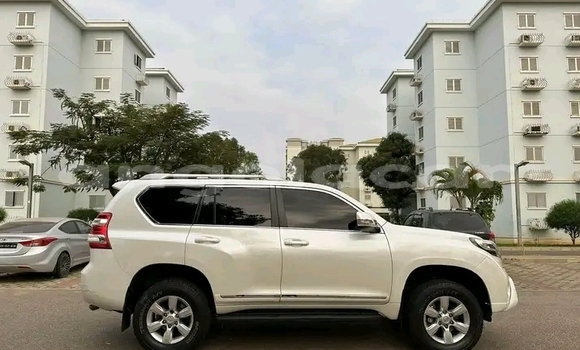 Buy Used Toyota Land Cruiser Prado White Car in Cabinda in Cabinda Buy Used Toyota Land Cruiser Prado White Car in Cabinda in Cabinda