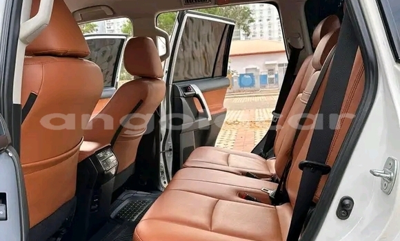 Buy Used Toyota Land Cruiser Prado White Car in Cabinda in Cabinda Buy Used Toyota Land Cruiser Prado White Car in Cabinda in Cabinda