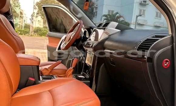 Buy Used Toyota Land Cruiser Prado White Car in Cabinda in Cabinda Buy Used Toyota Land Cruiser Prado White Car in Cabinda in Cabinda