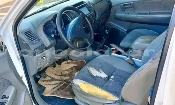 Buy Used Toyota Hilux White Car in Camacupa in Bie Buy Used Toyota Hilux White Car in Camacupa in Bie