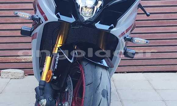 Comprar Usado Suzuki GSX–R Preto Moto em Luanda em Luanda Province Comprar Usado Suzuki GSX–R Preto Moto em Luanda em Luanda Province
