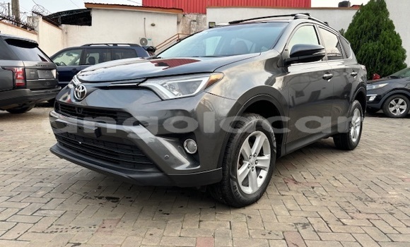 Comprar Usado Toyota RAV4 Outro Carro em Luanda em Luanda Province