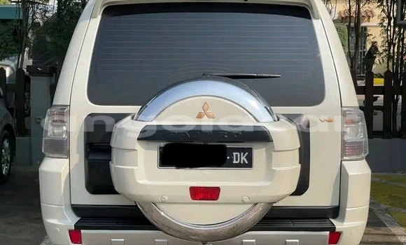 Medium with watermark mitsubishi pajero uige camabatela 37147