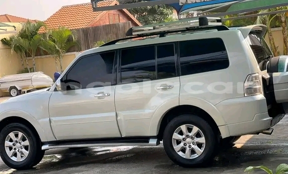 Acheter Occasion Voiture Mitsubishi Pajero Blanc à Camabatela, Uige Acheter Occasion Voiture Mitsubishi Pajero Blanc à Camabatela, Uige