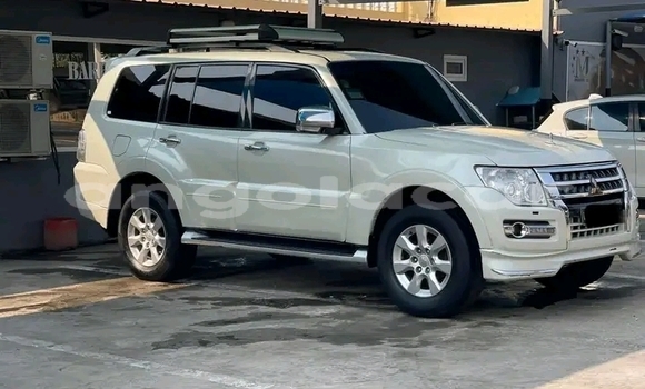 Acheter Occasion Voiture Mitsubishi Pajero Blanc à Camabatela, Uige Acheter Occasion Voiture Mitsubishi Pajero Blanc à Camabatela, Uige
