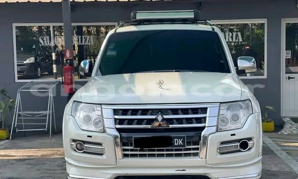 Acheter Occasion Voiture Mitsubishi Pajero Blanc à Camabatela, Uige Acheter Occasion Voiture Mitsubishi Pajero Blanc à Camabatela, Uige