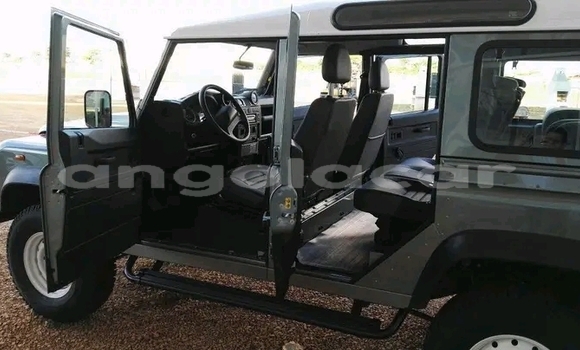 Acheter Occasion Voiture Land Rover Defender Gris à Luanda, Province de Luanda Acheter Occasion Voiture Land Rover Defender Gris à Luanda, Province de Luanda