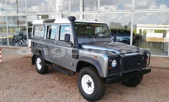 Comprar Usado Land Rover Defender Prata Carro em Luanda em Luanda Province Comprar Usado Land Rover Defender Prata Carro em Luanda em Luanda Province