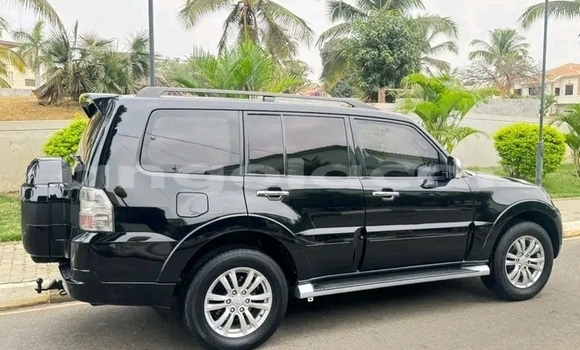 Buy Used Mitsubishi Pajero Black Car in Luanda in Luanda Province Buy Used Mitsubishi Pajero Black Car in Luanda in Luanda Province