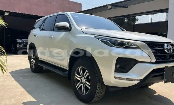 Buy Used Toyota Fortuner White Car in Luanda in Luanda Province Buy Used Toyota Fortuner White Car in Luanda in Luanda Province