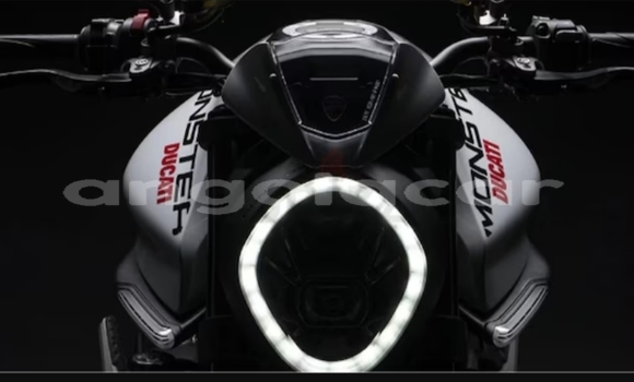 Comprar Usado Ducati Monster Branco Moto em Benguela em Benguela