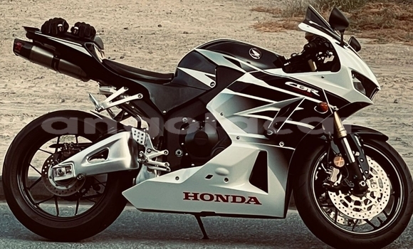 Comprar Usado Honda CBR Branco Moto em Luanda em Luanda Province