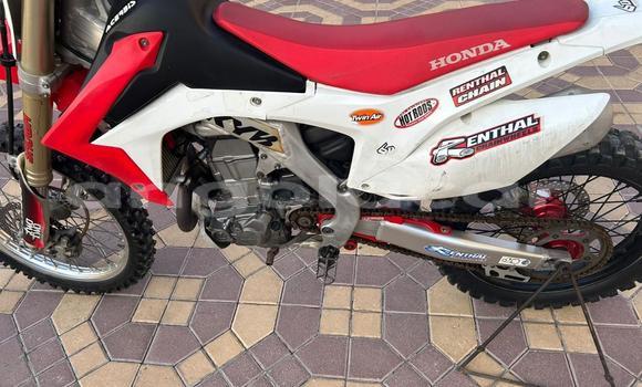 Comprar Usado Honda CRF Vermelho Moto em Luanda em Luanda Province Comprar Usado Honda CRF Vermelho Moto em Luanda em Luanda Province