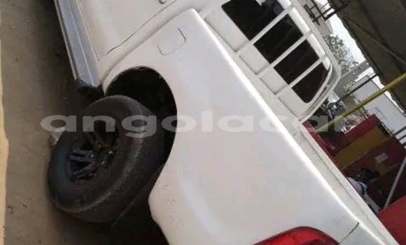 Comprar Usado Toyota Hilux Branco Carro em Camacupa em Bie Comprar Usado Toyota Hilux Branco Carro em Camacupa em Bie