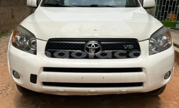 Buy Used Toyota RAV4 White Car in Luanda in Luanda Province