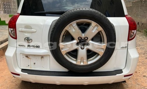 Acheter Occasion Voiture Toyota RAV4 Blanc à Luanda, Province de Luanda Acheter Occasion Voiture Toyota RAV4 Blanc à Luanda, Province de Luanda