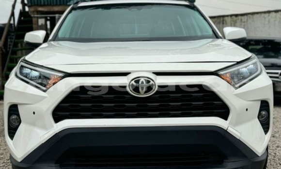 Buy Used Toyota RAV4 White Car in Luanda in Luanda Province