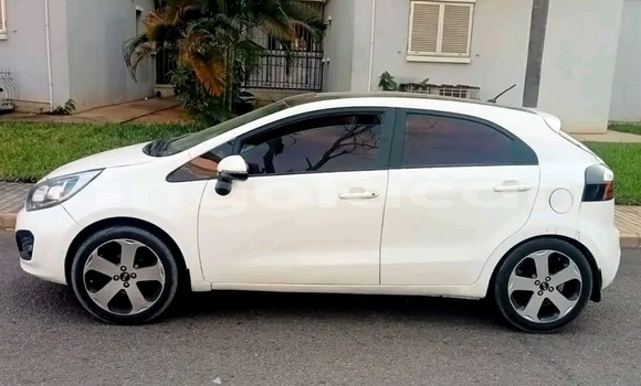 Acheter Occasion Voiture Kia rio Blanc à Huambo, Huambo Acheter Occasion Voiture Kia rio Blanc à Huambo, Huambo