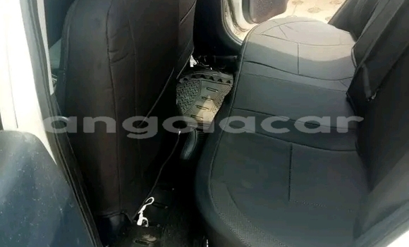 Acheter Occasion Voiture Kia rio Blanc à Huambo, Huambo Acheter Occasion Voiture Kia rio Blanc à Huambo, Huambo