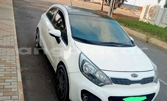 Acheter Occasion Voiture Kia rio Blanc à Huambo, Huambo Acheter Occasion Voiture Kia rio Blanc à Huambo, Huambo
