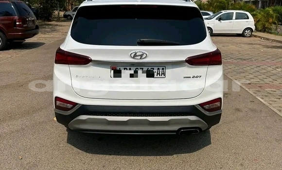 Buy Used Hyundai Santa Fe White Car in Lubango in Huila Province Buy Used Hyundai Santa Fe White Car in Lubango in Huila Province