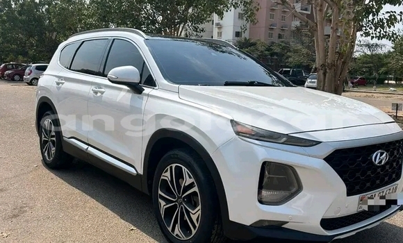 Buy Used Hyundai Santa Fe White Car in Lubango in Huila Province Buy Used Hyundai Santa Fe White Car in Lubango in Huila Province