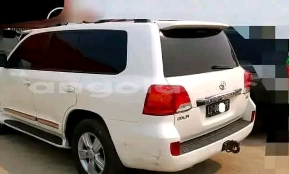 Buy Used Toyota Land Cruiser Prado White Car in Camacupa in Bie
