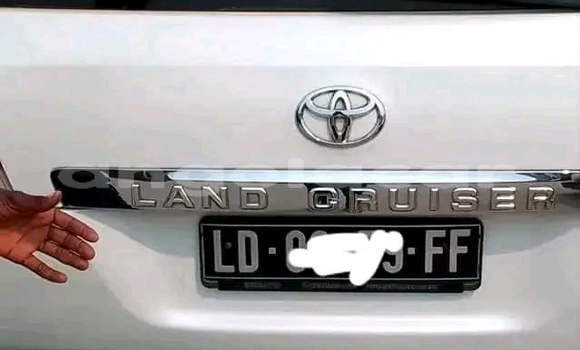 Buy Used Toyota Land Cruiser Prado White Car in Camacupa in Bie Buy Used Toyota Land Cruiser Prado White Car in Camacupa in Bie