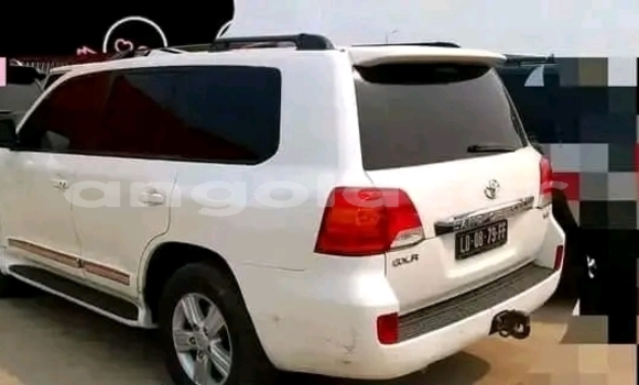 Buy Used Toyota Land Cruiser Prado White Car in Camacupa in Bie Buy Used Toyota Land Cruiser Prado White Car in Camacupa in Bie