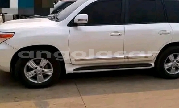 Buy Used Toyota Land Cruiser Prado White Car in Camacupa in Bie Buy Used Toyota Land Cruiser Prado White Car in Camacupa in Bie
