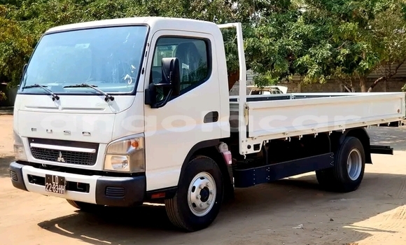 Buy Used Mitsubishi Carisma White Car in Luanda in Luanda Province Buy Used Mitsubishi Carisma White Car in Luanda in Luanda Province