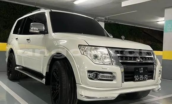 Comprar Usado Mitsubishi Pajero Branco Carro em Luanda em Luanda Province