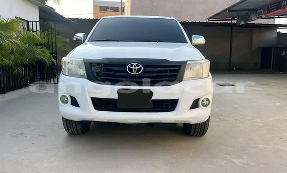 Buy Used Toyota Hilux White Car in Luanda in Luanda Province
