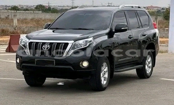 Comprar Usado Toyota Land Cruiser Preto Carro em Camabatela em Uige