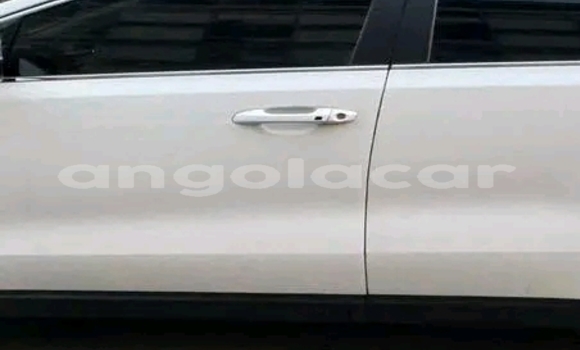 Buy Used Kia Sportage White Car in Luanda in Luanda Province Buy Used Kia Sportage White Car in Luanda in Luanda Province