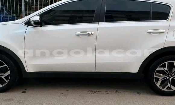 Buy Used Kia Sportage White Car in Luanda in Luanda Province Buy Used Kia Sportage White Car in Luanda in Luanda Province