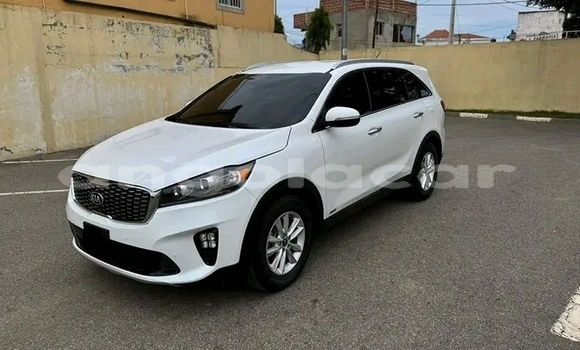 Buy Used Kia Sorento White Car in Lobito in Benguela Buy Used Kia Sorento White Car in Lobito in Benguela