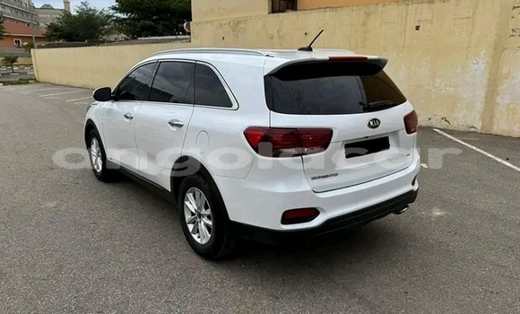 Buy Used Kia Sorento White Car in Lobito in Benguela Buy Used Kia Sorento White Car in Lobito in Benguela