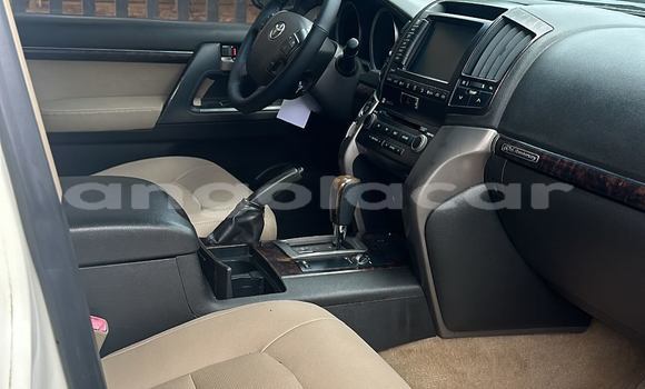 Buy Used Toyota Land Cruiser White Car in Luanda in Luanda Province Buy Used Toyota Land Cruiser White Car in Luanda in Luanda Province