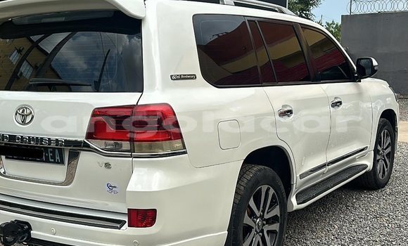 Buy Used Toyota Land Cruiser White Car in Luanda in Luanda Province Buy Used Toyota Land Cruiser White Car in Luanda in Luanda Province