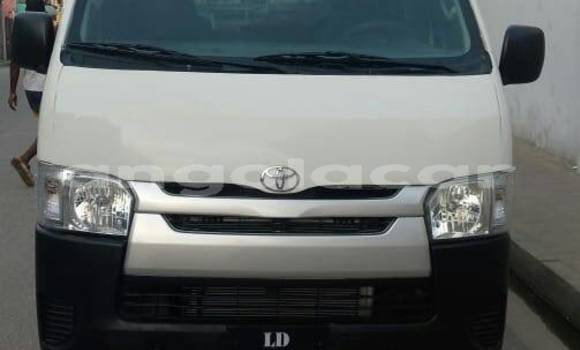 Comprar Usado Toyota Caldina Branco Carro em Camabatela em Uige Comprar Usado Toyota Caldina Branco Carro em Camabatela em Uige