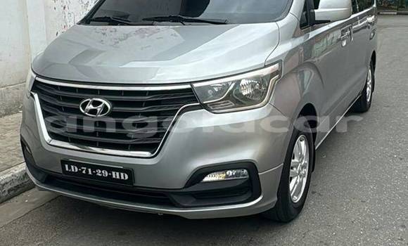 Comprar Usado Hyundai H1 Outro Carro em Camabatela em Uige