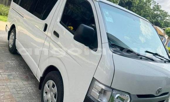 Comprar Usado Toyota Hiace Branco Carro em Camacupa em Bie Comprar Usado Toyota Hiace Branco Carro em Camacupa em Bie
