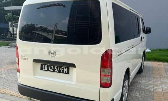 Buy Used Toyota Hiace White Car in Camacupa in Bie Buy Used Toyota Hiace White Car in Camacupa in Bie