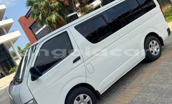Buy Used Toyota Hiace White Car in Camacupa in Bie Buy Used Toyota Hiace White Car in Camacupa in Bie
