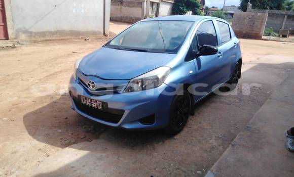 Comprar Usado Toyota Yaris Azul Carro em Catchiungo em Huambo Comprar Usado Toyota Yaris Azul Carro em Catchiungo em Huambo