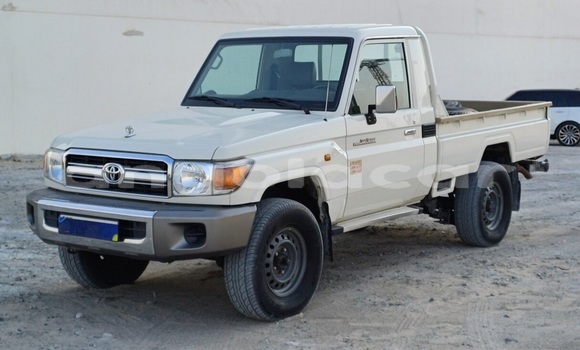 Comprar Usado Toyota Land Cruiser Branco Carro em Luanda em Luanda Province