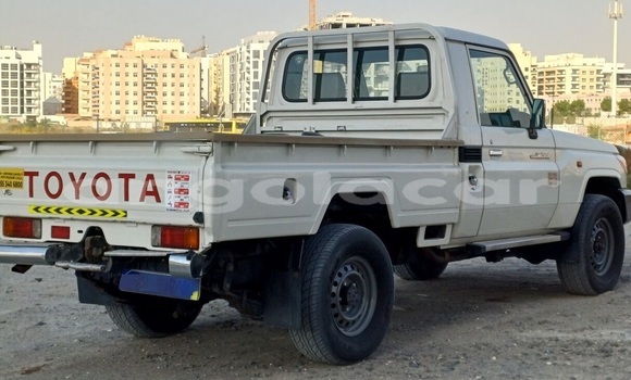 Comprar Usado Toyota Land Cruiser Branco Carro em Luanda em Luanda Province Comprar Usado Toyota Land Cruiser Branco Carro em Luanda em Luanda Province