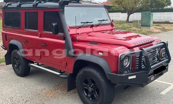 Buy Used Land Rover Defender Green Car in Luanda in Luanda Province Buy Used Land Rover Defender Green Car in Luanda in Luanda Province