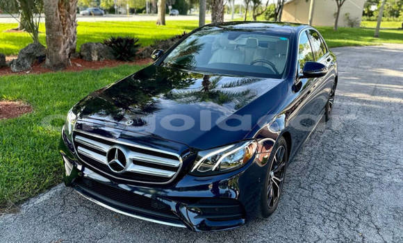 Comprar Usado Mercedes-Benz E–Class Azul Carro em Luanda em Luanda Province Comprar Usado Mercedes-Benz E–Class Azul Carro em Luanda em Luanda Province
